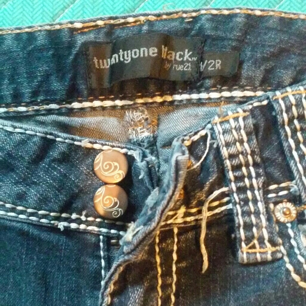 2 pairs of gently worn jeans